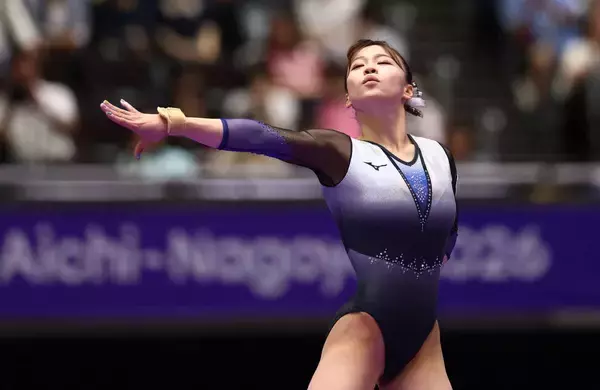【体操】団体総合の予選で日本女子は暫定３位　個人総合では岸里奈が暫定３位、杉原愛子は８位　世界選手権