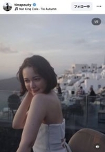 玉城ティナ、海をバックに振り向きショットを公開　白のミニ丈ワンピで抜群のスタイル披露！「可愛すぎて大優勝」