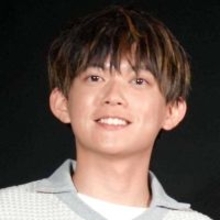 松丸亮吾、もうすぐ７２歳父とのツーショットが「お目目が似てる」「可愛い」と反響！「元気で若々しくいてほしい！！」