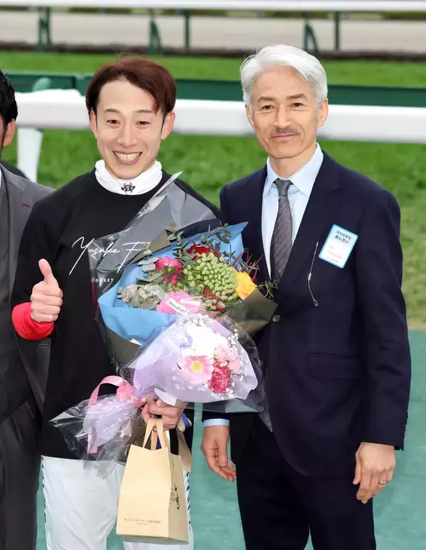 藤岡佑介騎手の引退式に駆けつけた王者がエール　ボートレーサーの松井繁選手「Ｇ１馬をたくさん出してほしい」