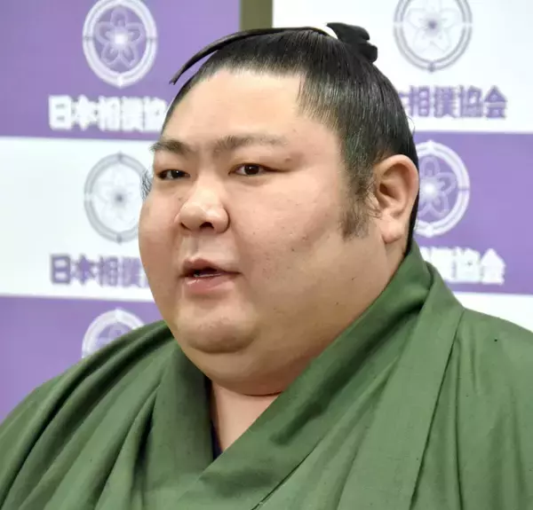 引退の元幕内・剣翔、現役ＣＡの妻へ感謝「２年前に膝をけがした時も大阪で、車で迎えに来てもらったり、支えてもらった」…６月６日の結婚披露宴で断髪式