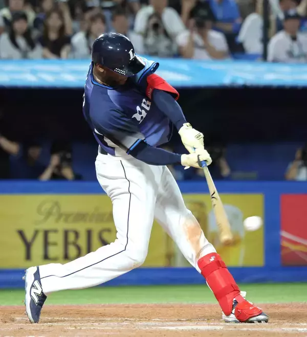 【西武】４連勝で再び単独首位　２日連続延長戦で４時間超の死闘一転１２安打８点で圧倒