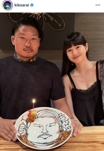 笑った！！“笑わない男”稲垣啓太、９頭身モデル妻と夫婦ショット「似すぎです」「ステキなご夫婦」結婚４年