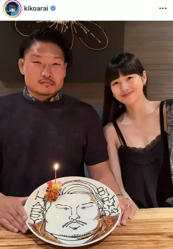 笑った！！“笑わない男”稲垣啓太、９頭身モデル妻と夫婦ショット「似すぎです」「ステキなご夫婦」結婚４年