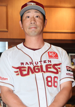 【楽天】 ２連勝の塩川達也監督代行「興奮して覚えてない」逆転劇に目を潤ませる　プロ初安打のワォーターズについて「応えてくれた」