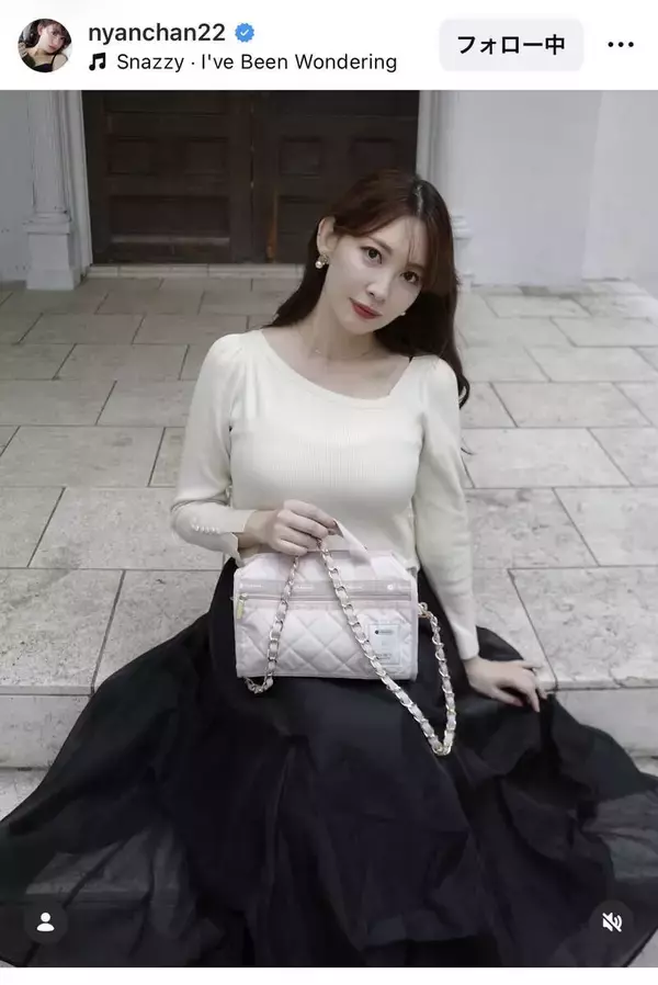 小嶋陽菜、白ニット姿が「神すぎる」と反響！ロングスカートと合わせたコーデに「おおーエレガント」