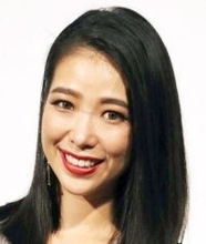 草刈正雄の長女・紅蘭「母全力で楽しんでます！」顔出し娘とクリスマスシーズン満喫！「お姉さんのお顔立ち」