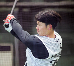 巨人の大卒ルーキー外野手で高橋由伸以来の開幕スタメンなるか…ドラ４・皆川岳飛「負けてはいけない」