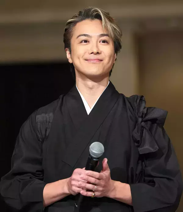 書道８段ＴＡＫＡＨＩＲＯ　大迫力の書き初めで「ＬＤＨ　ＰＥＲＦＥＣＴ　ＹＥＡＲ」開幕宣言