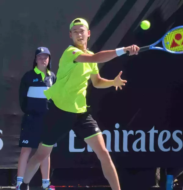 【全豪テニス】１９歳　坂本怜　全豪日本男子史上最年少勝利逃す　初の５セット試合　３時間５１分の激戦で大逆転ならず