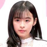 「森七菜、美デコルテ＆二の腕際立つワンピース姿「見返り美人」「ビジュ大爆発」「大人っぽい」「女っぷり上げましたね」」の画像1