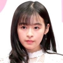 森七菜、美デコルテ＆二の腕際立つワンピース姿「見返り美人」「ビジュ大爆発」「大人っぽい」「女っぷり上げましたね」