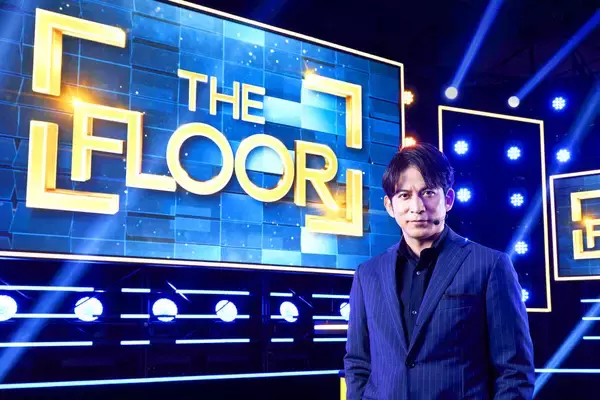 オランダ発の世界的クイズゲーム番組が日本初上陸、岡田准一が「ＴＨＥ　ＦＬＯＯＲ」日本版ＭＣ、俳優・アスリート・芸人ら挑戦者３２人が集結