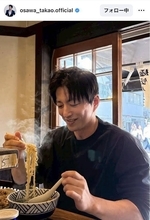 大沢たかお、ラーメンを食べる姿もイケメン！！「ラーメンよりもイケメンに目がいく」「来世はレンゲでもいい」