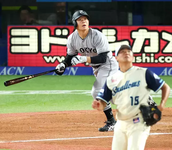 【巨人】佐々木俊輔“慎フォーム”で即一発＆猛打賞大暴れ　阿部監督助言に「いい感じに力が伝わってた」