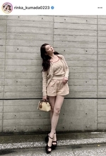 久間田琳加、超ミニで脚長～っ！「憧れすぎる」「スタイルほんといい」「美脚すぎ」と称賛の声