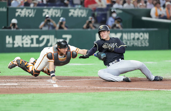 【巨人】バックが田中将大を救った！佐々木→泉口→小林の中継プレーで勝ち越し点を阻止