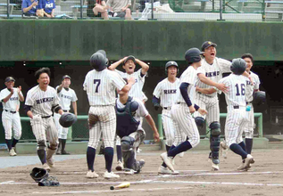 【高校野球】立教新座が延長タイブレークで逆転サヨナラ勝ち　赤沢亮磨がミスを取り返す決勝打「とにかく決めてやろう」…埼玉大会