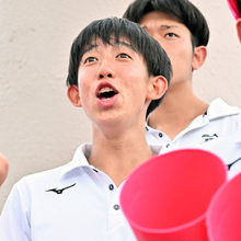 【高校野球】元サッカー日本代表・中村憲剛氏の長男・龍剛さんが日大藤沢ナインを応援　自身は同校サッカー部でプレー…神奈川大会