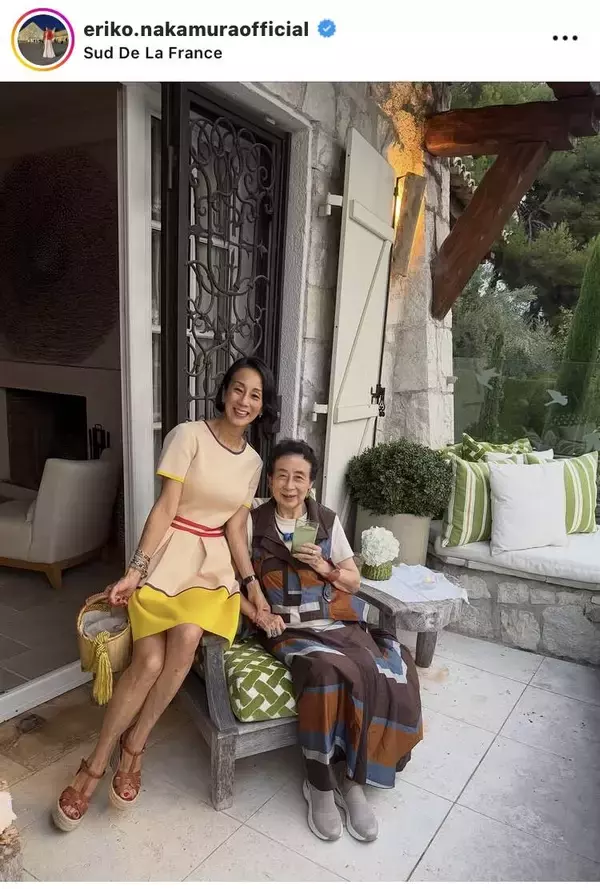 パリ移住の元フジ・中村江里子アナ、美人母との親子ショット！一人で日本から渡仏「わぁ。お母様、お元気！」「似ていらっしゃいます」