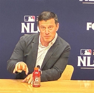 ドジャース編成本部長、守護神ディアスの復活舞台裏明かす…スコットとの左右ダブルクローザー結成