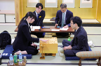 西山朋佳女流四冠、棋士編入後は通用する？　男性との公式戦通算戦績は５割弱、課題は長い持ち時間への対応か