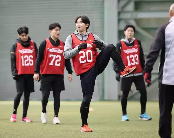 【楽天】 新人合同自主トレスタート　ドラ１右腕の藤原聡大が体調不良で不在　１１選手が参加
