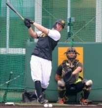 【阪神】佐藤輝明がファンの視線独占！フリー打撃で４６スイング中３連発を含む８本のサク越え