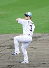 【ヤクルト】内山壮真が新背番号３を披露「新鮮な気持ちでいきました」