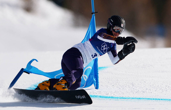 【五輪】スノボ女子パラレル大回転　金メダル候補の三木つばきは８強進出　頂点まであと３レース