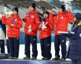 【五輪】ジャンプ混合団体、表彰式で銅メダル授与され満面の笑み…各選手コメント