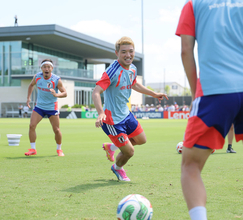 【Ｗ杯】久保建英を欠く影響とは　堂安律が語る「タケのアイデアが欠ける痛さ」と「逆に言うとプラスも」