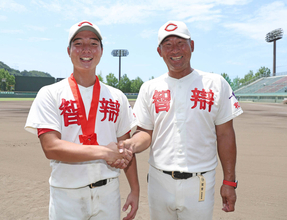 【高校野球】智弁和歌山・山田凜虎４安打で３連覇けん引　中谷仁監督と同じ“Ｖロード”を継承誓う　指揮官は「（青学大）渡部と遜色ない」絶賛