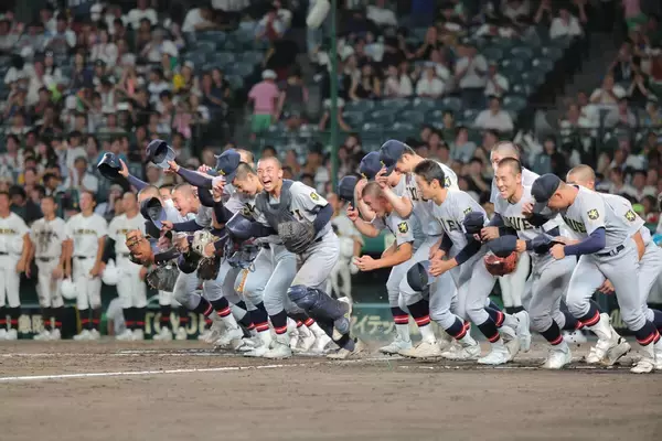 【甲子園】ナイター開幕戦勝利は「人生最高の夜更かし」仙台育英・須江監督