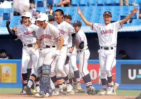目黒日大の挑戦…東東京初４強でメガホン追加購入！校長が先頭で引っ張る一丸の校風