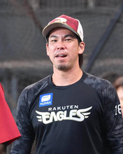 【楽天】 ＮＰＢ通算１００勝達成の前田健太がグッズショップをサプライズ訪問　店内騒然「僕で良ければいつでもサイン…」