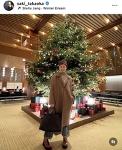 「そんな姿が可愛い」５３歳・高岡早紀の最新ショットに仰天「ツリーよりも輝いてます」