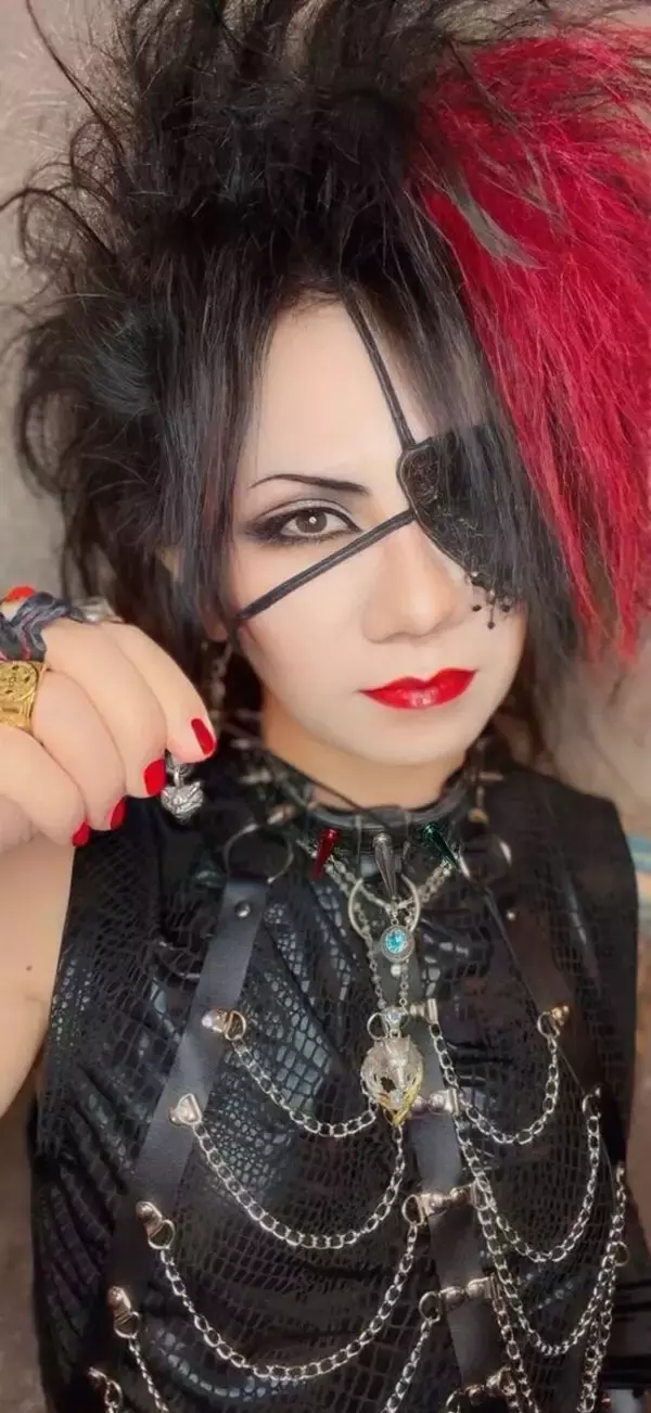 ビジュアル系＆演歌の二刀流歌手・ＳＥＩＪＩ　「猫好き必見」経営する飲食店とシルバーブランドがコラボ