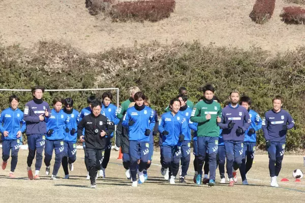 【ＪＦＬ沼津】篠田善之新監督の下で始動　ＭＦ菅井拓也「厳しい戦いになる」今季初戦は３・２１ＹＳ横浜戦