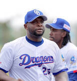 「【中日】サノーがシート打撃で“右越え二塁打”「あと１回ぐらいシートやったら（実戦に）入れる」２月中の実戦デビューも」の画像1