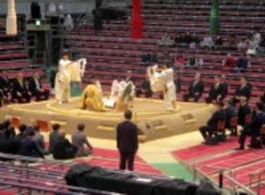 大相撲春場所チケット「即完」　伊勢ノ海担当部長「札止めも去年より早い」…土俵祭り