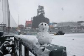 「コロラド園芸」爆誕　大谷ＶＳ菅野の２度目の日本人対決は無事に実現へ…吹雪による銀世界が一転　“神グラウンド整備”で球場から歓声