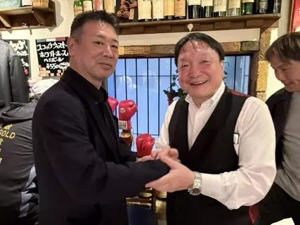 【ボクシング】井上尚弥ｖｓ中谷潤人まであと６日　所属ジムの大橋秀行、村野健両会長が健闘誓い握手「両選手とも最高の出来を確認しました」