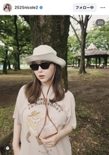 第１子出産の藤田ニコル、ベビーカーを押して散歩する親子ショット「ステキなママ」「ほんとかわいい」