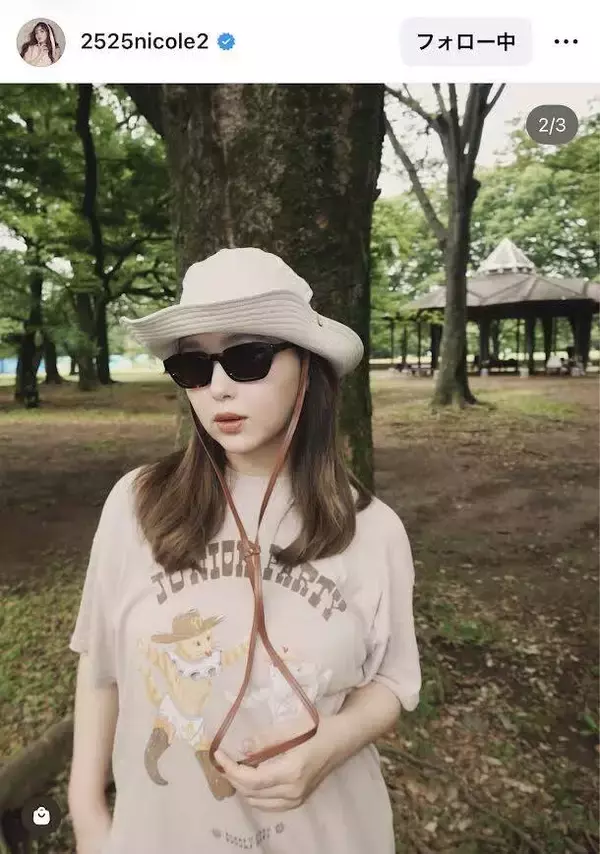 第１子出産の藤田ニコル、ベビーカーを押して散歩する親子ショット「ステキなママ」「ほんとかわいい」