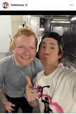 「ワンオク・Ｔａｋａが世界的アーティストと２ショット！「おおお」「豪華な二人」「めっちゃなっかよしぃー」」の画像1