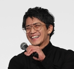 小栗旬　三池監督から「成長したというより大物になった」と褒められ、ご満悦「うれしいです」