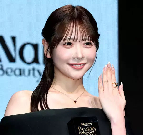 「ＦＲＵＩＴＳ　ＺＩＰＰＥＲ」櫻井優衣　ミントグリーンの衣装脱ぎ去り、大人の黒ドレス姿「ネイル愛が届いたのかなと思ってうれしい」