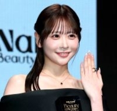 「ＦＲＵＩＴＳ　ＺＩＰＰＥＲ」櫻井優衣　ミントグリーンの衣装脱ぎ去り、大人の黒ドレス姿「ネイル愛が届いたのかなと思ってうれしい」