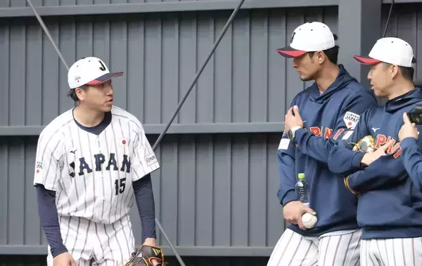 ダルビッシュの助言で大勢が“悩み解消”「曲がっているからいいというわけでもない、と」ジャイロ回転のスライダーを相談